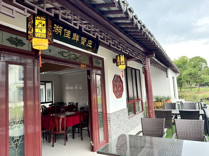 正门水边.jpg